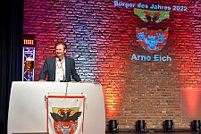 Buerger-des-Jahres_2022-02-11_18 Bürger des Jahres 2022 – Arno Eich Arno Eich ist ein eingeborener Huckinger. Bereits mehr als sein halbes Leben ist Arno Eich Polizist. Der 56-Jährige kam nach...
