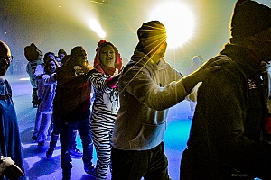 KarnevalOnIce_2023-02-03_18 Premiere „Karneval On Ice“ - In der PreZero Rheinlarndhalle die „Karneval On Ice“ Premiere. Mit einem Eishockey-Match HDK vs. Stadt Duisburg, Endstand 3:2. Dazu...