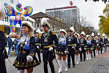 Auftakt_2023_2024_2023-11-11-_ 0005 Jeckes Treiben auf dem Burgplatz - Nach einem kleine Umzug über die Königstraße in Duisburgs City eröffnete der Hauptausschuss Duisburger Karneval am Elften im...