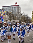 Auftakt_2023_2024_2023-11-11-_ 0019 Jeckes Treiben auf dem Burgplatz - Nach einem kleine Umzug über die Königstraße in Duisburgs City eröffnete der Hauptausschuss Duisburger Karneval am Elften im...